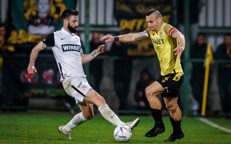 Много битка, емоции и късна драма, но без победител в голямото дерби на Пловдив между Ботев и Локомотив