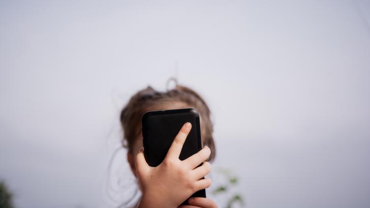 Кои видеа на телефона са най-вредни за децата?