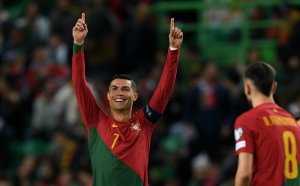 Роналдо с два гола при убедителна победа на Португалия