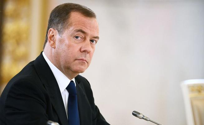 Кой е Дмитрий Медведев, руският военен ястреб, който вбеси Доналд Тръмп?