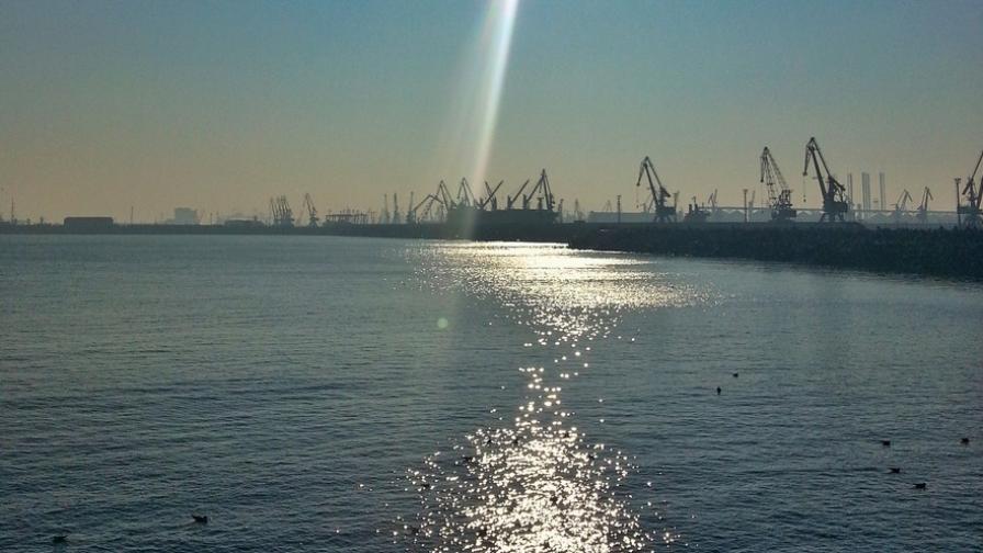 Три български кораба са задържани на пристанище в Констанца