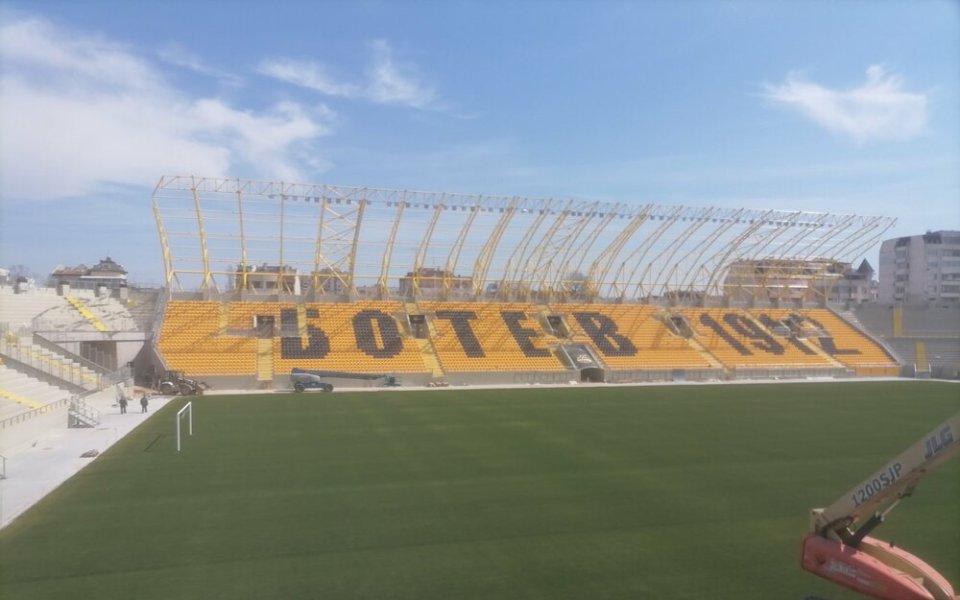 От Ботев се похвалиха с готова трибуна Изток на стадион