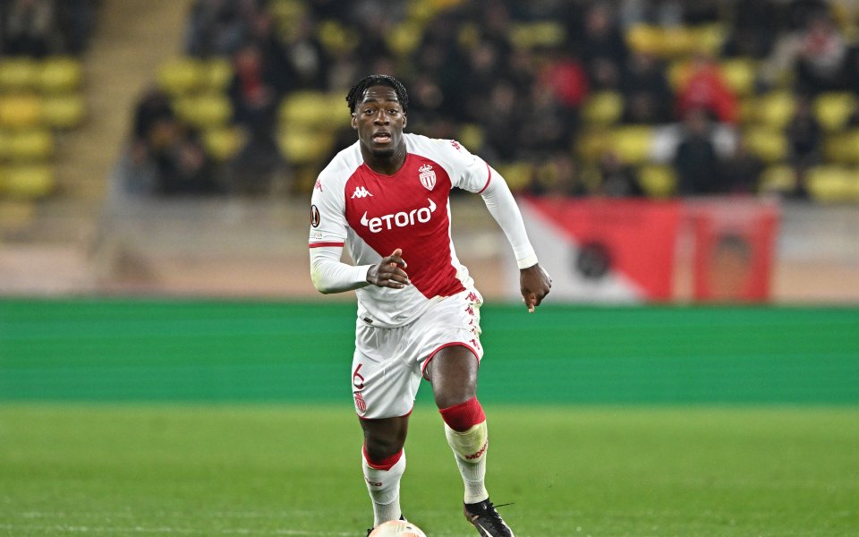 Аксел Дисаси може да действа като централен халф или десен