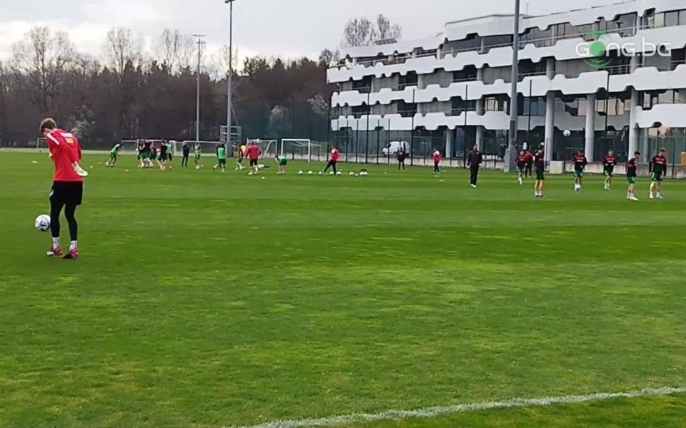 Националните отбори на България и Полша до 18 г. загряват