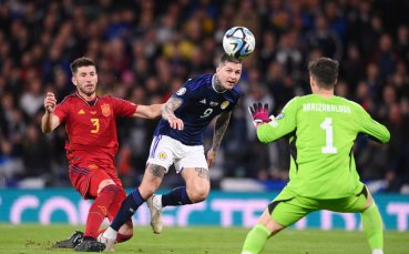 Отборите на Шотландия и Испания играят при резултат 2 0 в