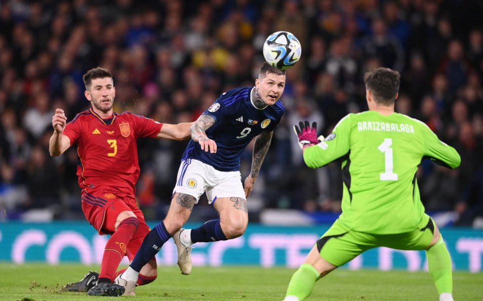 Отборите на Шотландия и Испания играят при резултат 2:0 в