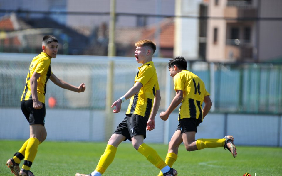 Юношите на Ботев и Локомотив изиграха две срещи от Елитните