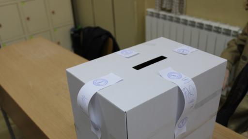 "Казано им е да си останат вкъщи": Спирал ли е някой хората в Кърджали да гласуват?