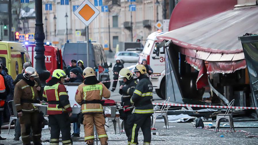 Един човек загина, а 30 бяха ранени при взрива в кафенето в Санкт Петербург