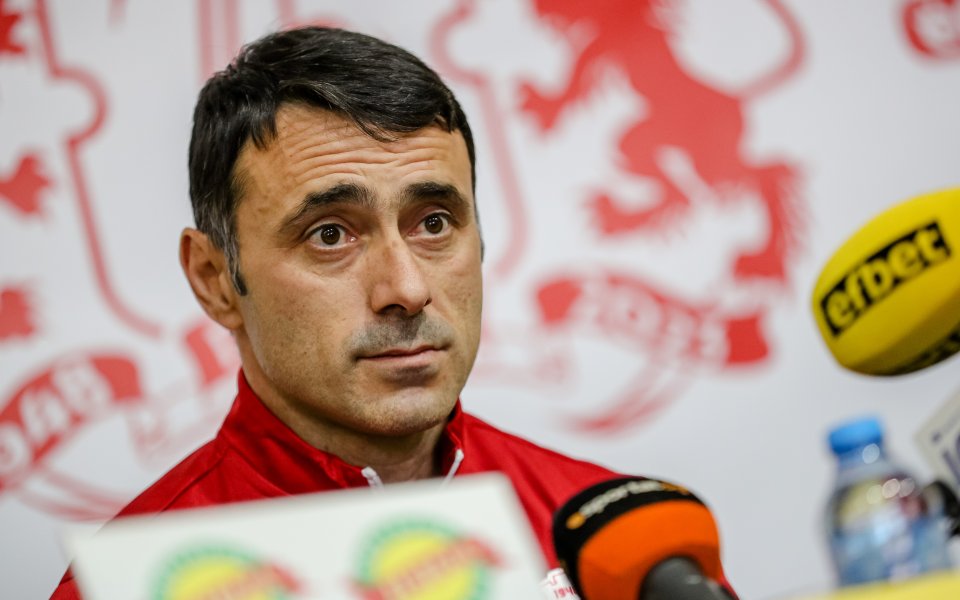 Старши треньорът на ЦСКА 1948 - Тодор Янчев и Парвиз