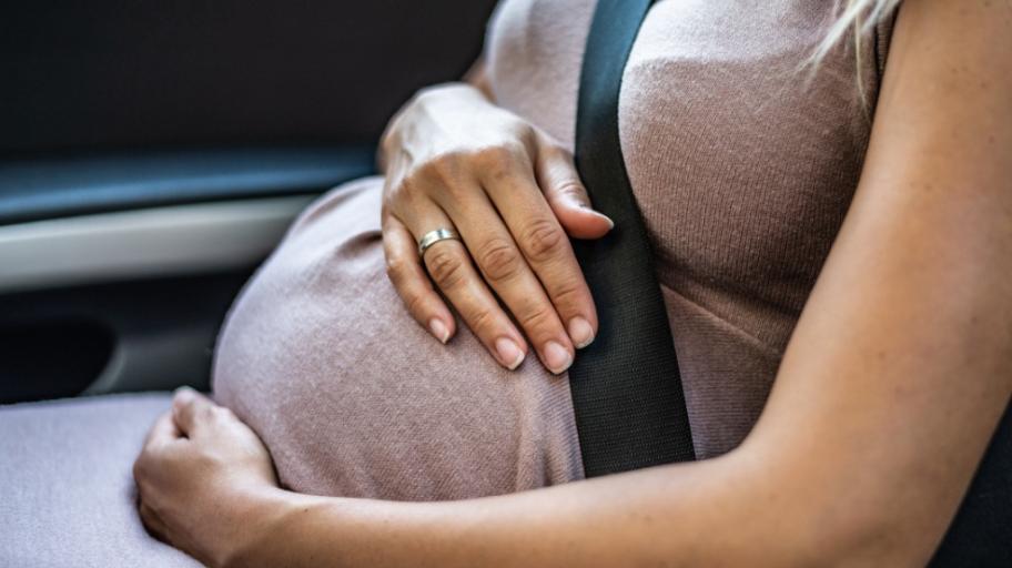 Бременна жена роди в колата. История от първо лице