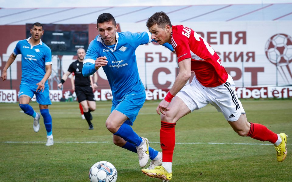 26-ият кръг на Втора лига ще бъде затворен днес с три срещи,