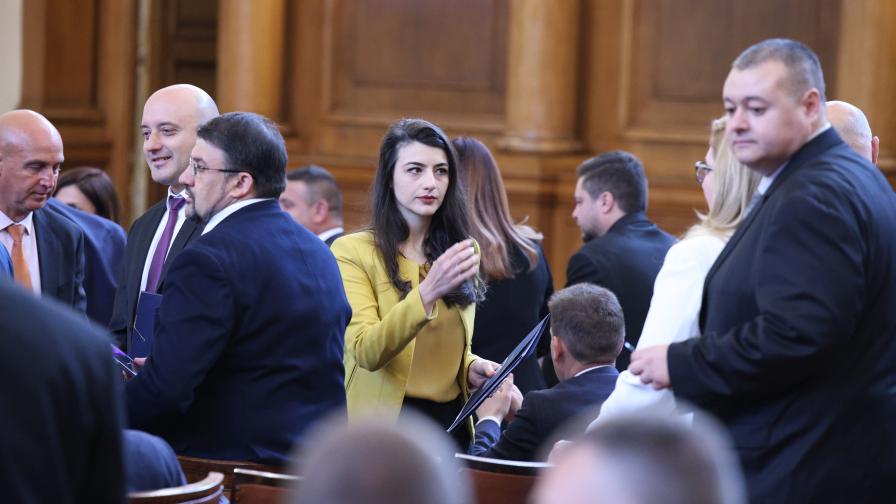 <p>НС прекрати пълномощията на Лена Бориславова като депутат</p>