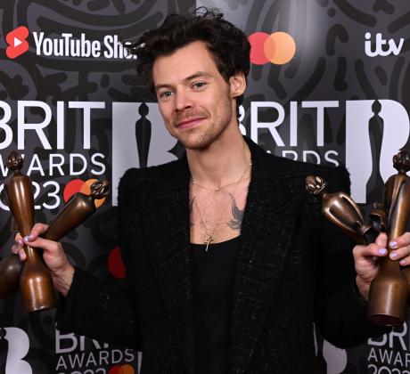 След близо четири години пауза Хари Стайлс официално се завръща с