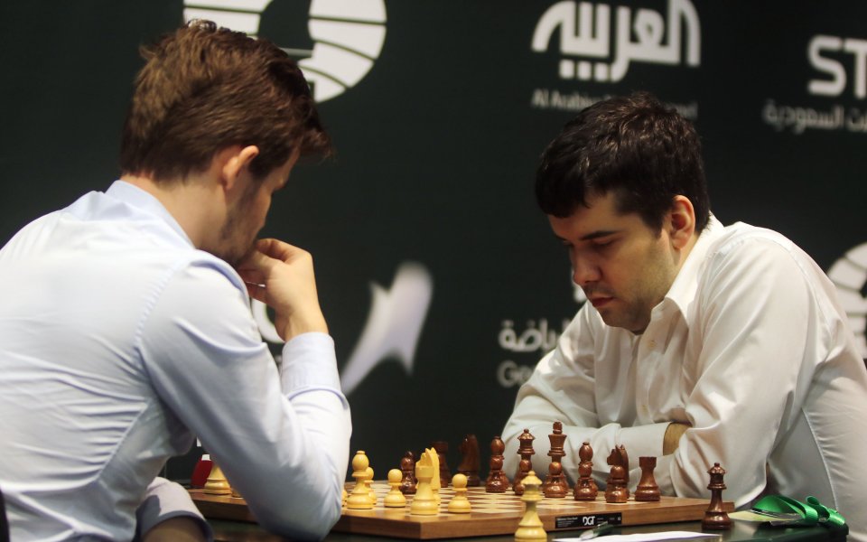 Ян Непомнящи спечели петата партия от мача за световната титла по шахмат