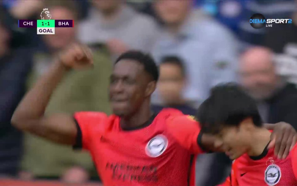 В 42-а минута Челси се пропука в отбрана. Дани Уелбек