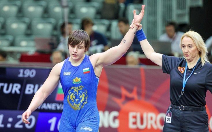 Юлияна Янева празнува рожден ден в Париж