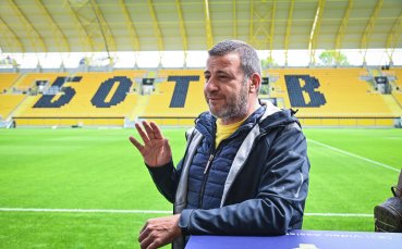 Изпълнителят на стадион Христо Ботев Илиян Филипов говори на пресконференция