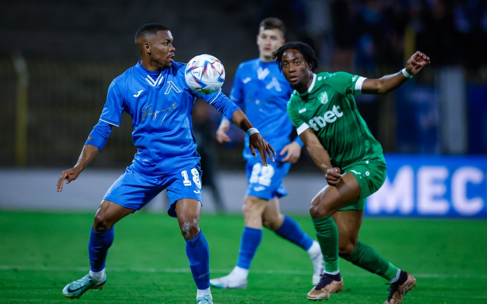 Берое и Левски закриват днешната програма в efbet Лига. Срещата