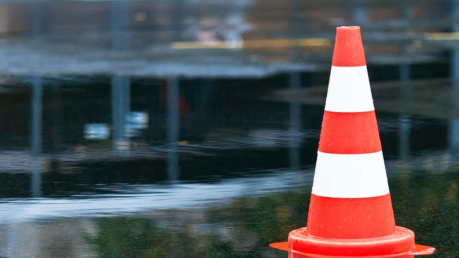 Голяма авария по бул. "България", проблем с водоснабдяването на 8 квартала в София