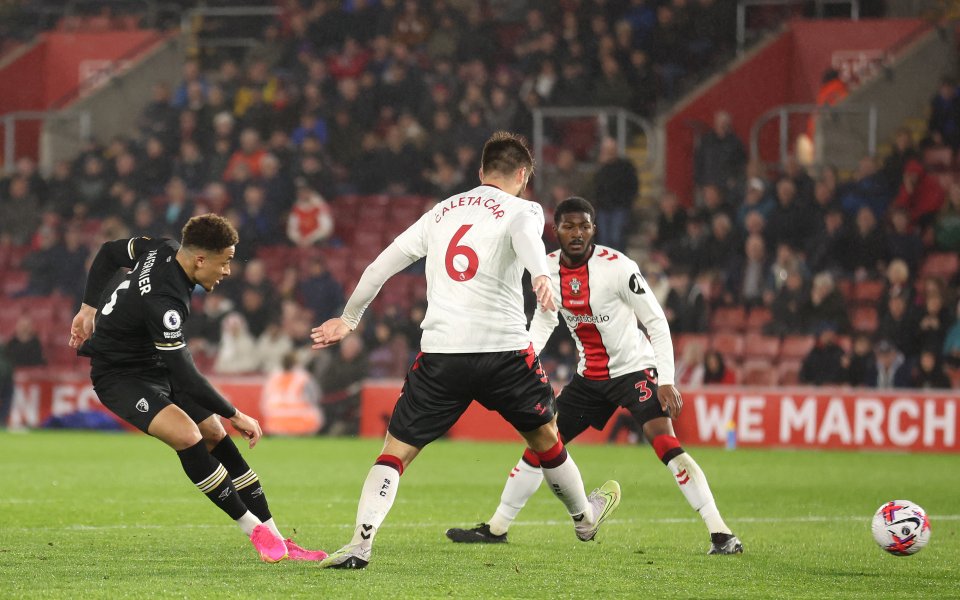 Саутхемптън е с единия крак в Чемпиъншип, след като загуби