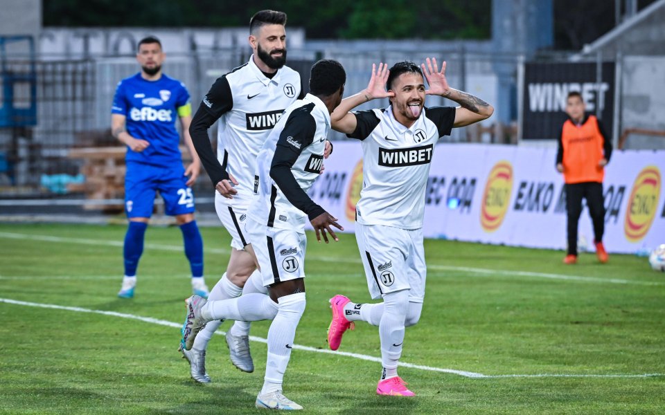 Локомотив Пловдив победи с 3:1 Спартак Варна във втория мач