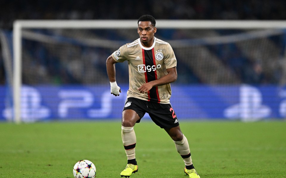 Юриен Тимбер беше свързван с преминаване в Манчестър Юнайтед през