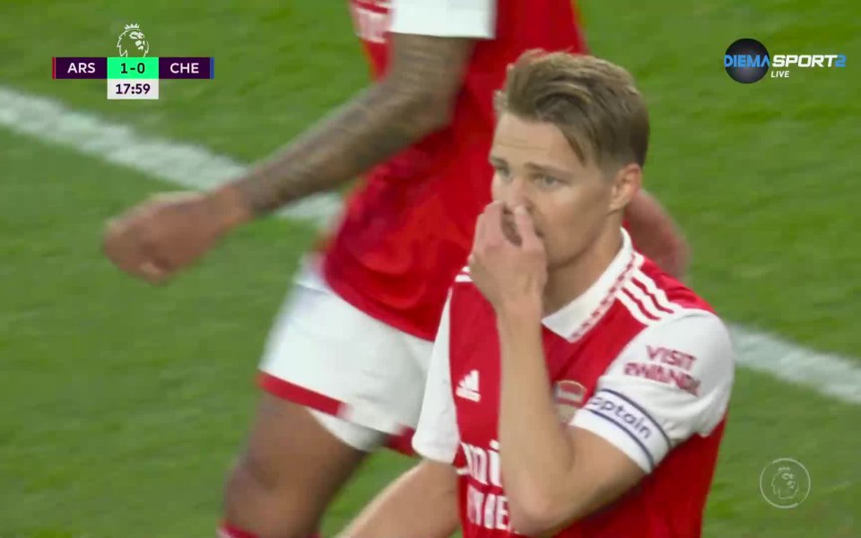 В 18-а минута Мартин Йодегор получи на границата на наказателното поле