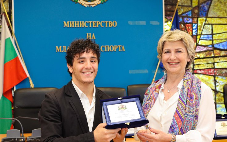 Весела Лечева награди медалистите от Европейското първенство по борба