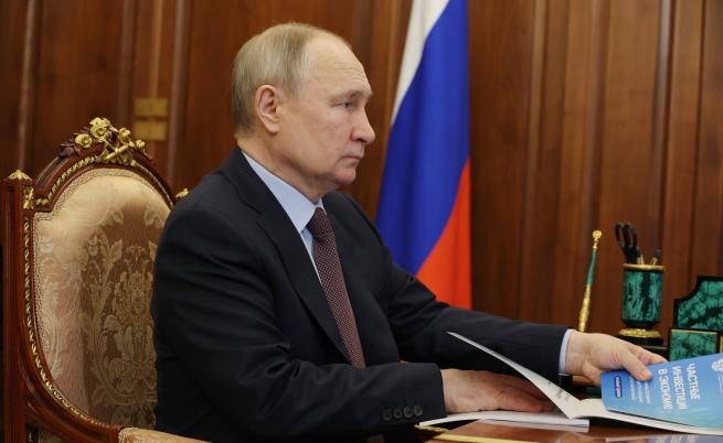 Руската телевизия показа Путин в Кремъл за първи път, след като Москва съобщи за атака с дронове