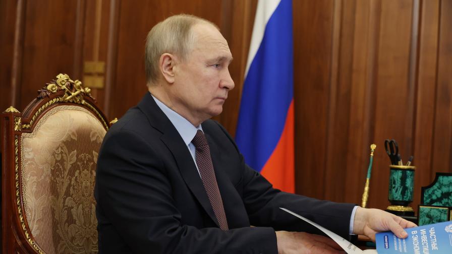 <p>Показаха&nbsp;Путин в Кремъл за първи път, след като Москва съобщи за атака с дронове</p>