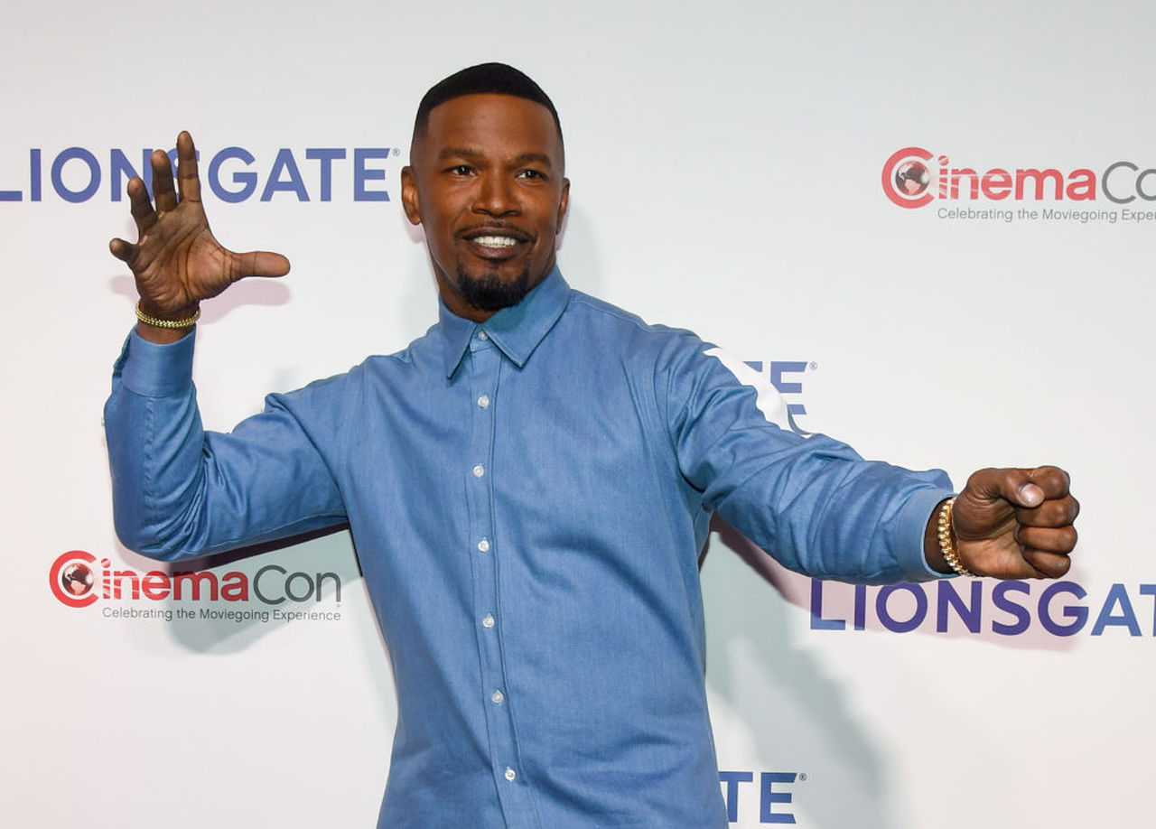 Хвърлен предмет по GloRilla разгневи Джейми Фокс на партито му (ВИДЕО)