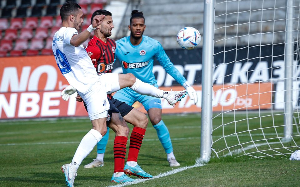 Локомотив София и Арда играят при 0:0 в откриващия мач