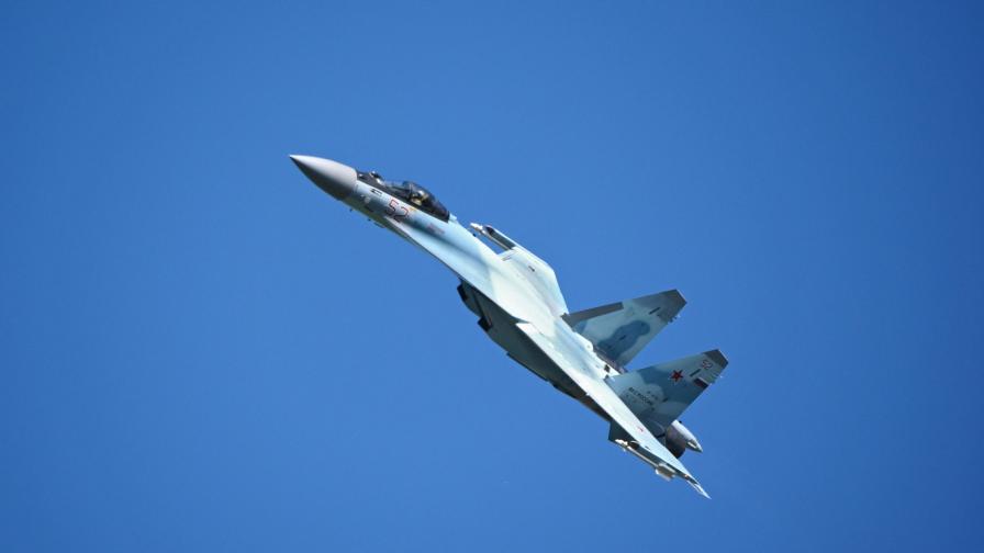 Руски Су-35 атакува полски самолет над Черно море