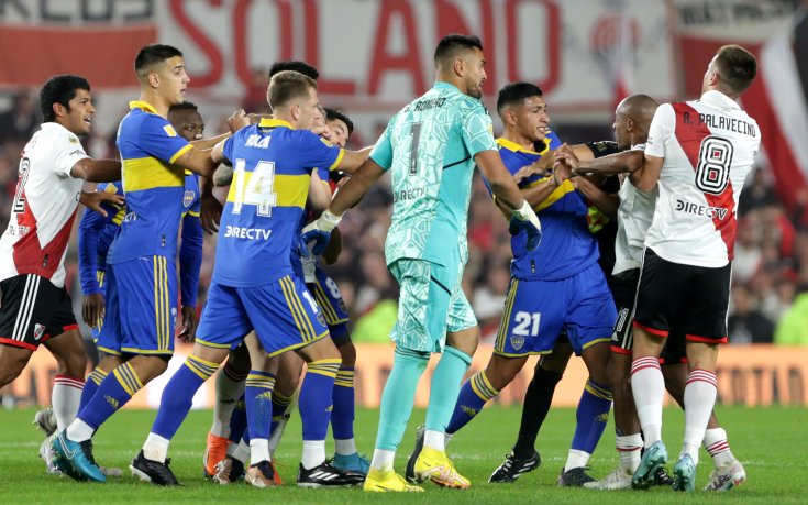 Суперкласико отново не разочарова: Дузпа в добавеното време и седем червени картона