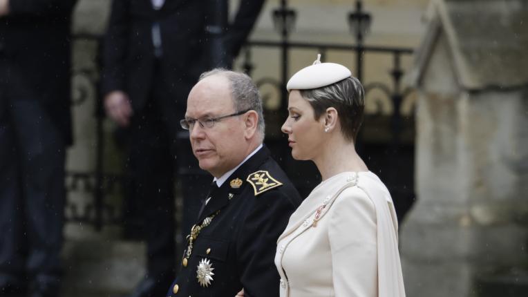 Принцът и принцесата на Монако на коронацията на новия британски крал