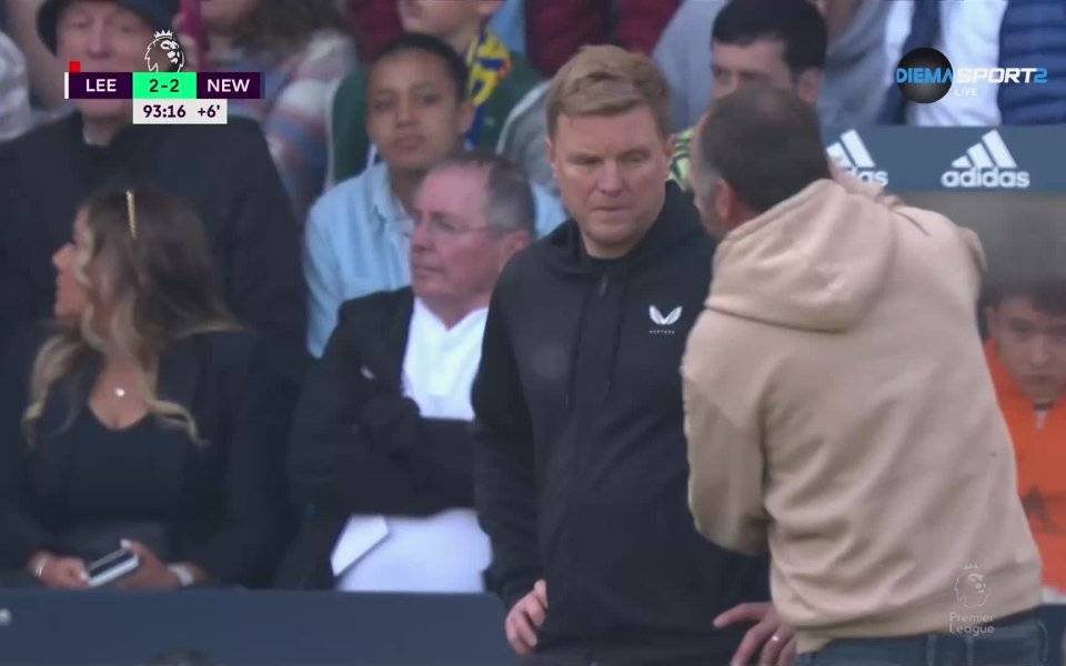 Фен нахлу на терена на стадион Елънд Роуд по време