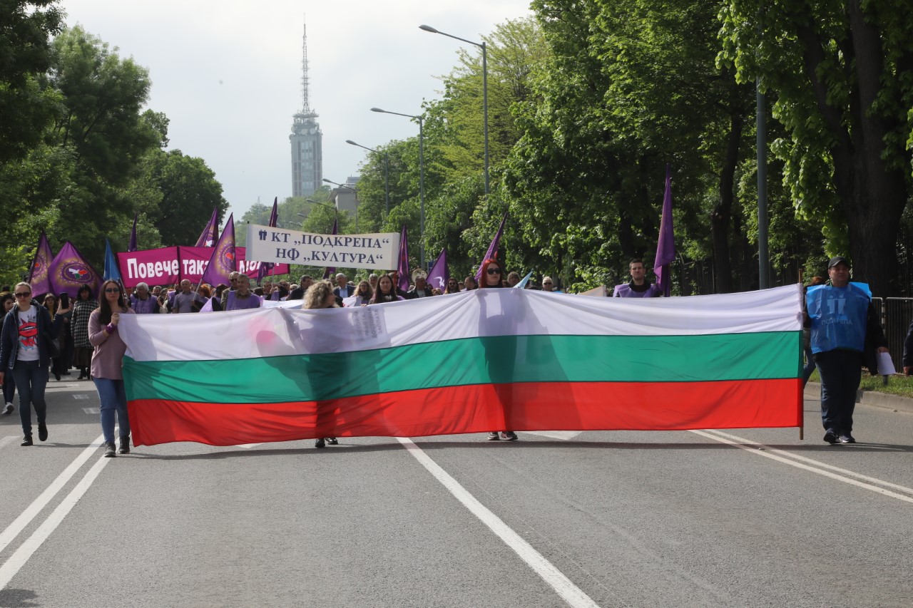 Основното искане е към народните представители - за спешно увеличение на средствата от бюджета за 2023 година за БНР, което ще направи възможно повишение на заплатите с 25%, за да бъде покрита натрупаната от 2021 г. насам инфлация.