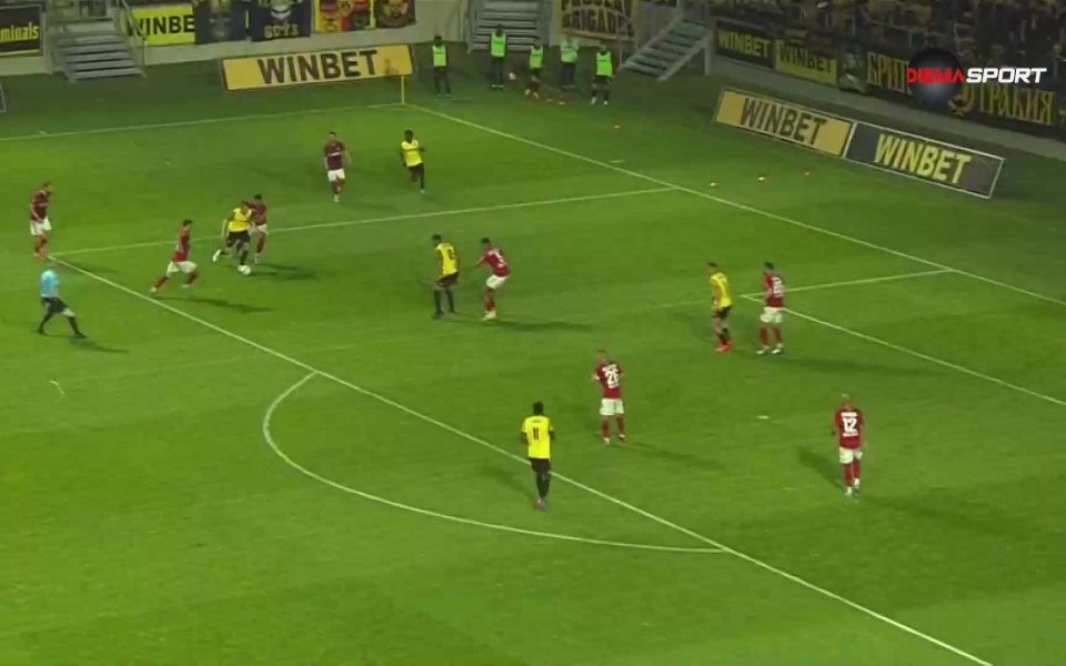 Бабукар Гайе направи цели 9 спасявания при победата на своя