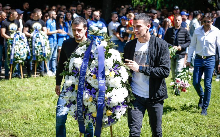 Левски отбеляза 109-ата си годишнина с поднасяне на венци и цветя, Сираков не присъства