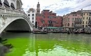 Невиждано: Водата в Канале Гранде във Венеция позеленя (ВИДЕО)