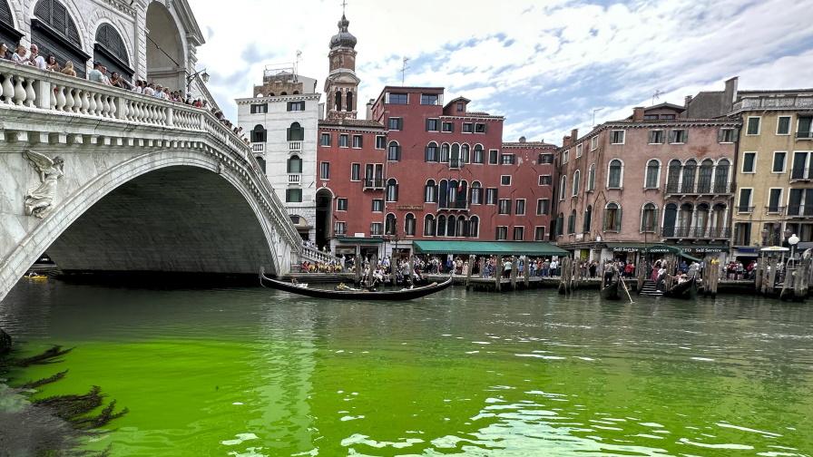 Невиждано: Водата в Канале Гранде във Венеция позеленя (ВИДЕО)