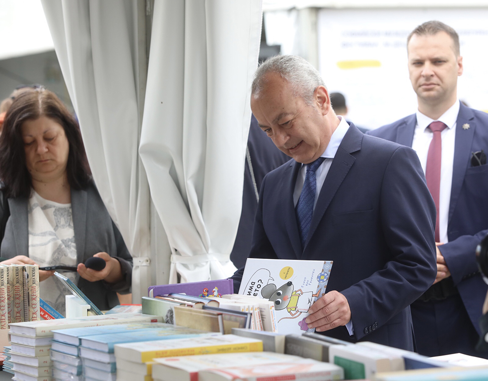 <p>Пролетният панаир на книгата се разгръща в градината пред Националния дворец на културата със 144 издателства от цялата страна и над 60 шатри до 4 юни</p>