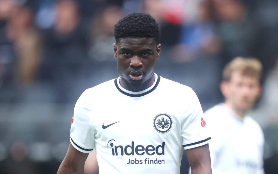 Айнтрахт Франкфурт привлече за постоянно халфа Жуниор Дина Ебимбе. Орлите