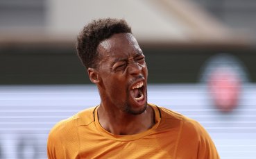Gael Monfils emotionally collapsed on the court after coming back