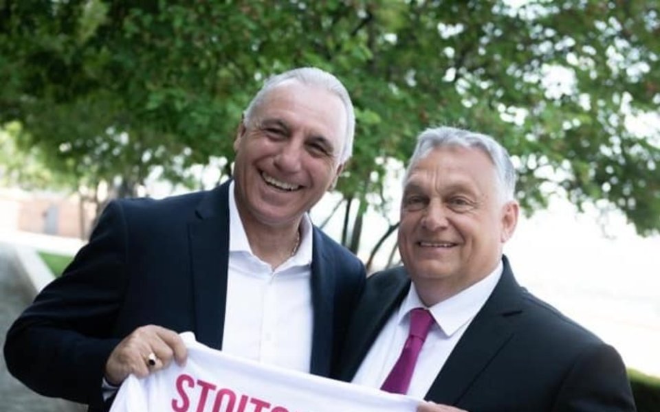 Стоичков подари най-ценния си екип на премиера на Унгария
