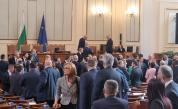 Цончо Ганев заплю депутат по време на бурния скандал в НС