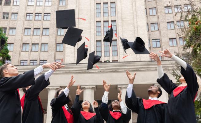  дипломиране 