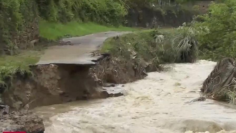След проливните дъждове: Частично бедствено положение е обявено в община Етрополе