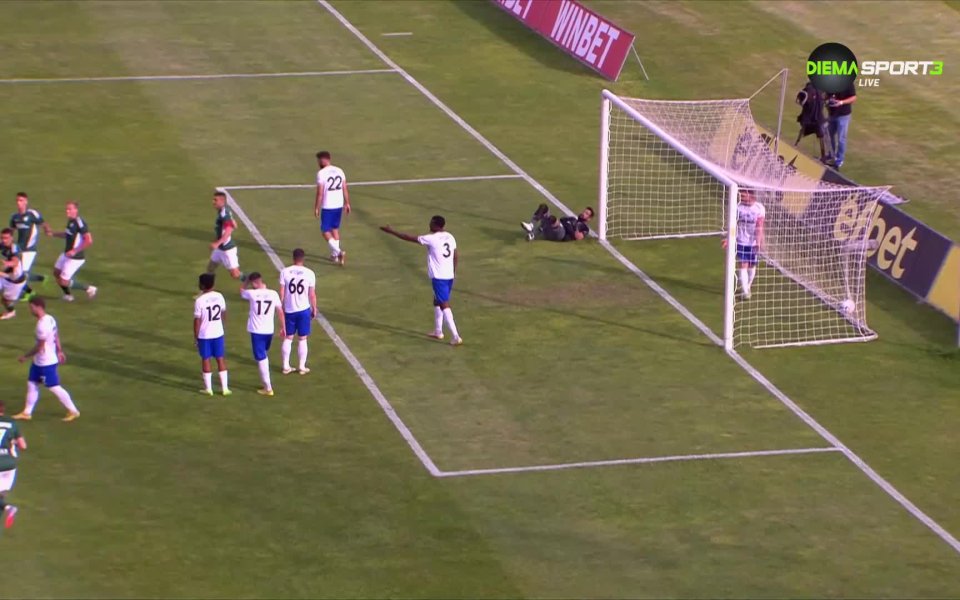 След само четвърт час от двубоя между Пирин и Спартак